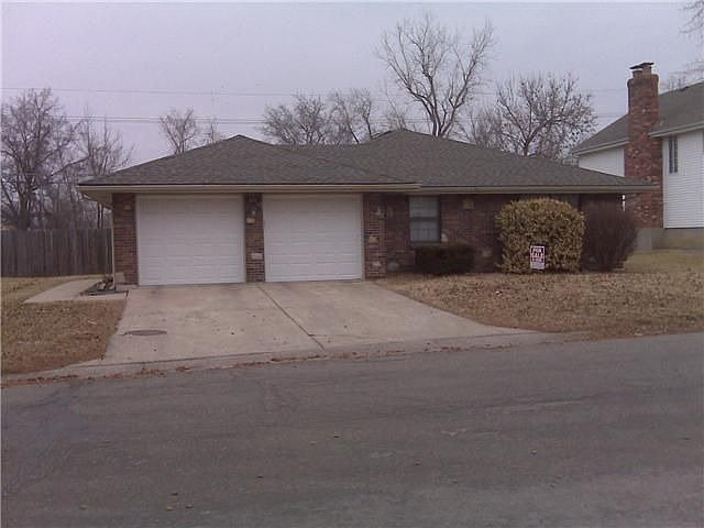 411 NW Sherwood Drive