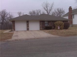 411 NW Sherwood Dr, Blue Springs, MO 64014