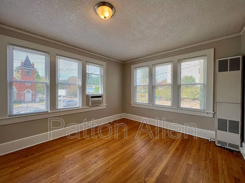 1 bed, 1.0 bath, $1,200 — Photo 2