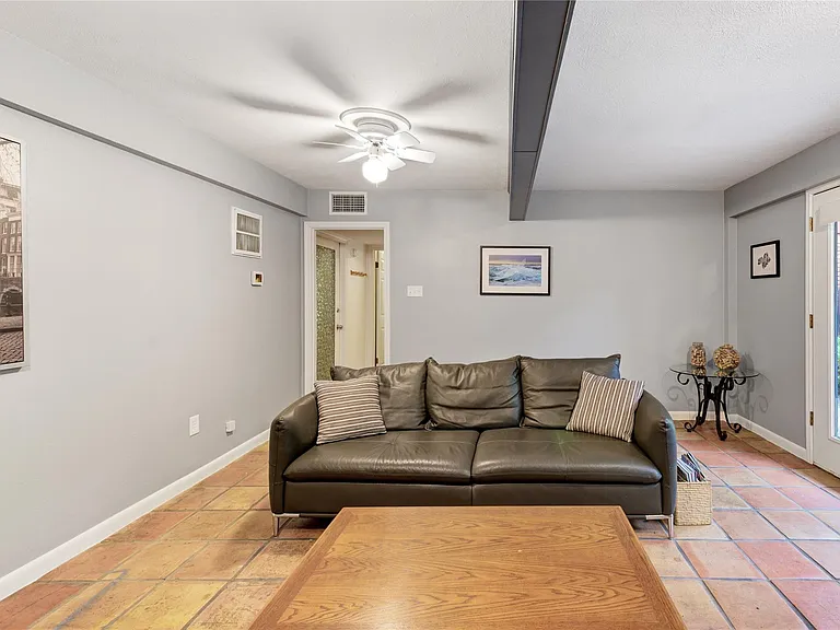 4010 Mandell St — Photo 10