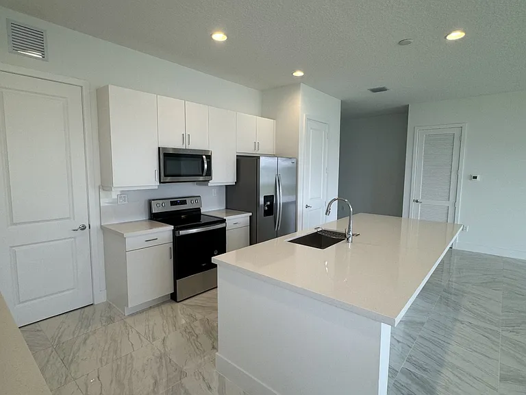 5226 Karlia Dr — Photo 20