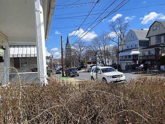 5th image of 556 N Main St