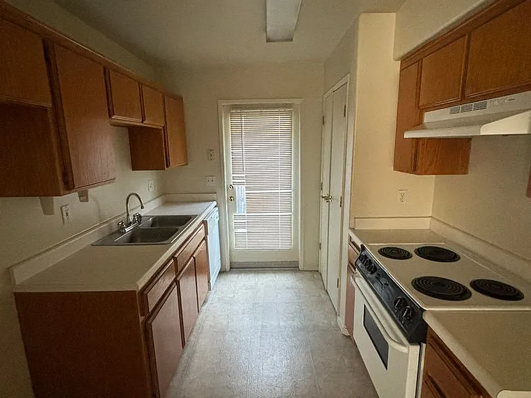 012- 4115 Ardmore Ave — Photo 2