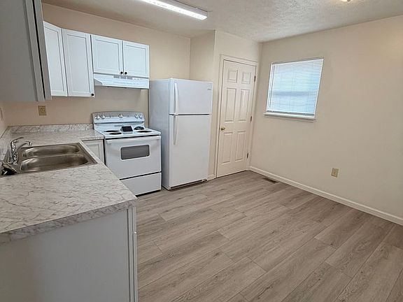 3rd image of 408 Darley Crk