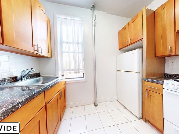 3rd image of 226 E 36th St APT 5A