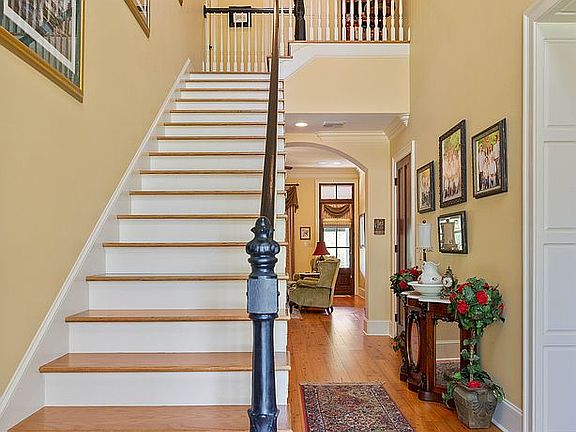3rd image of 104 Crescent Ridge Pl