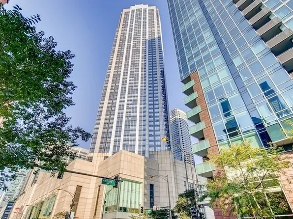 512 N McClurg Ct, Chicago, IL