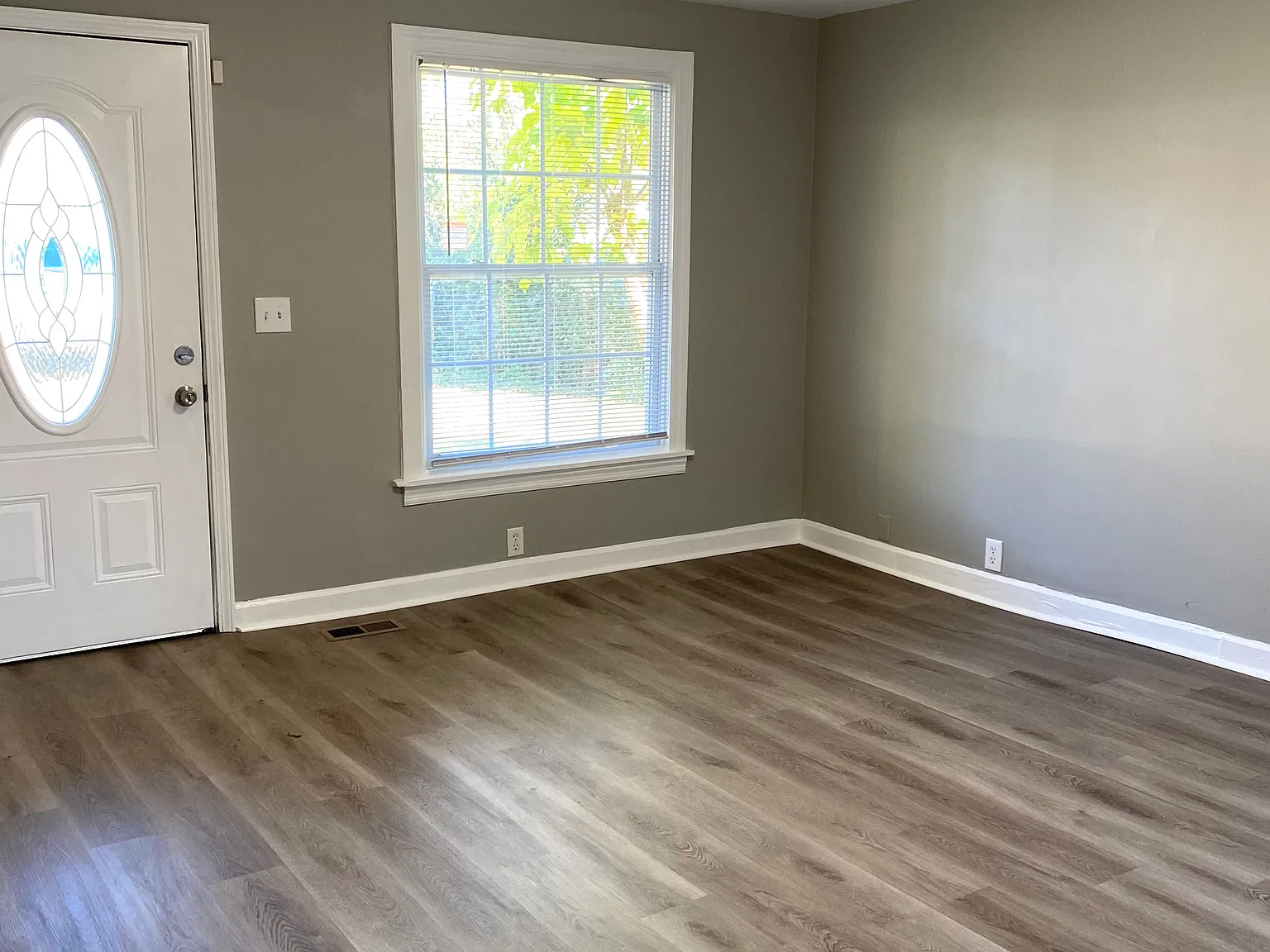 3 bed, 1094 sqft, $1,850 — Photo 2