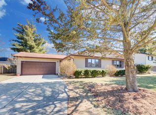 807 Nottingham Ln, Crystal Lake, IL 60014