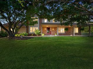 S67W23715 Fernwood Ct, Waukesha, WI 53189
