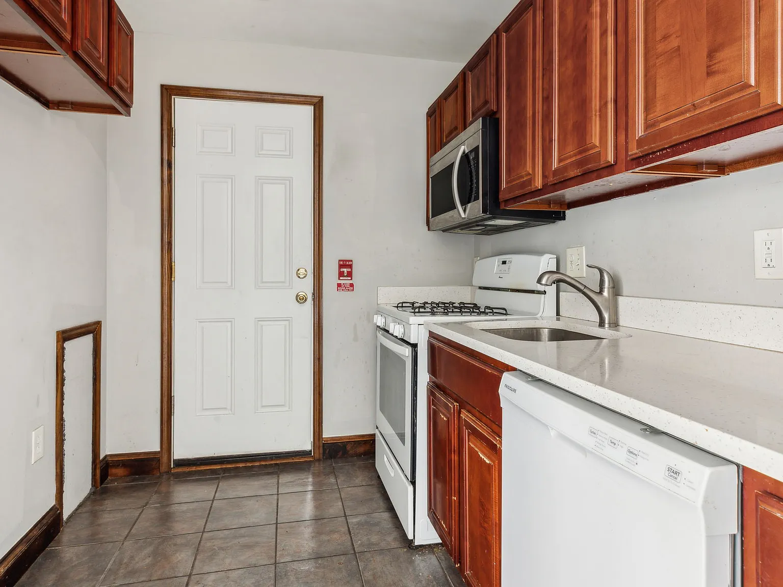 1 bed, $990 — Photo 2