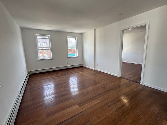 3rd image of 61 Graham Ave #4