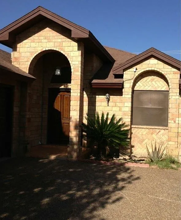 9021 Cliff Dr