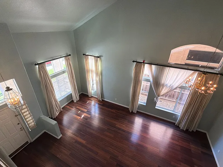 709 Black Oak Way — Photo 14