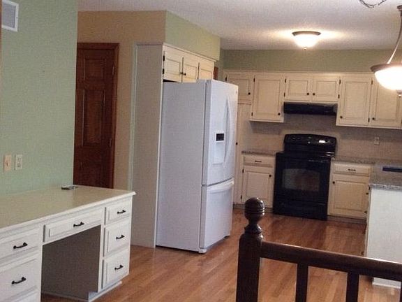 kitchen eating area
