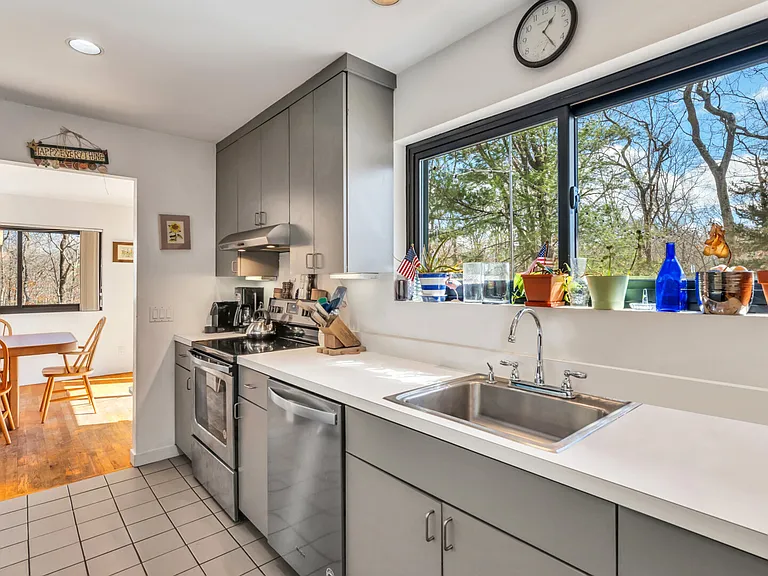 28 Wildflower Rd — Photo 13
