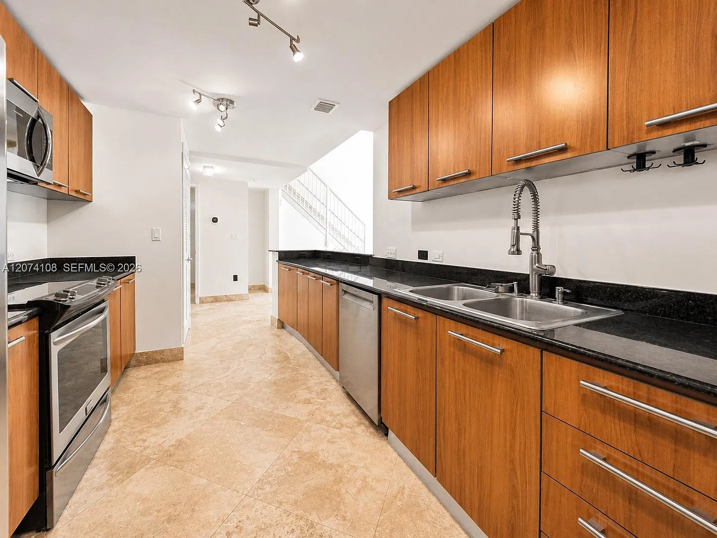Eastside At Aventura Cond — Photo 4