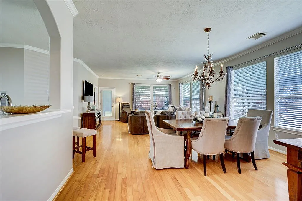 2 bed, 1529 sqft, $2,425 — Photo 2