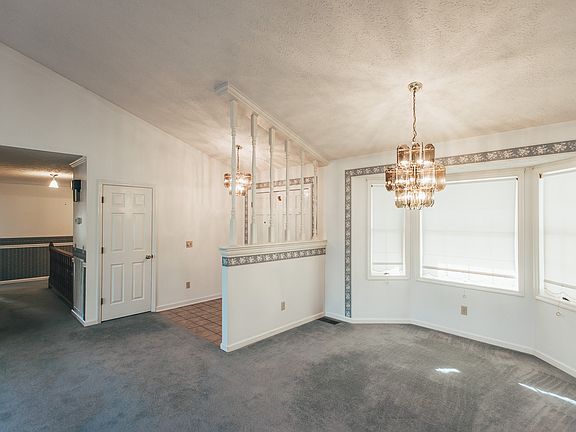 3rd image of 431 Nichols Cir W