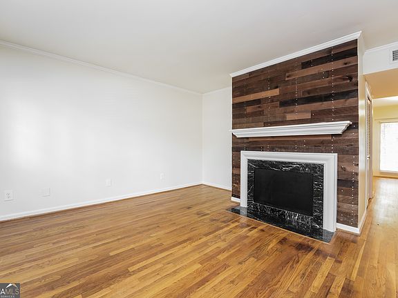 3rd image of 35 La Rue Pl NW