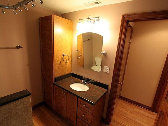 4th image of 1109 S Oak Park Ave