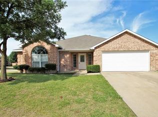 825 Adams Dr, Burleson, TX 76028