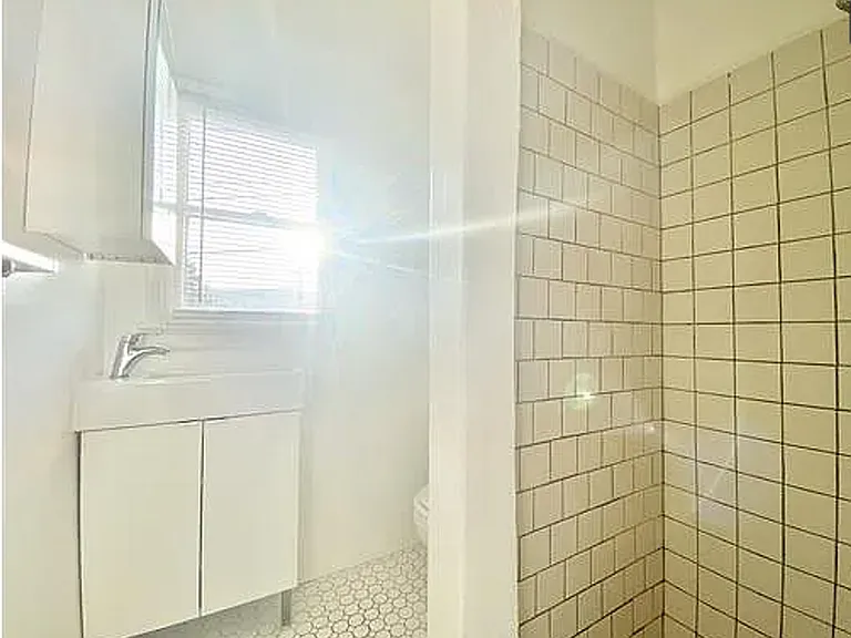 2833 Huron St — Photo 9