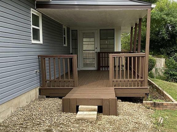 4th image of 100 Meadowlake Dr