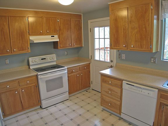 Clean, refinished kitchen!