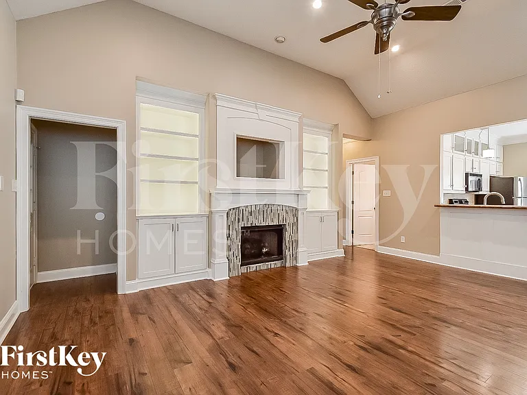 8682 Valmont Cir — Photo 5