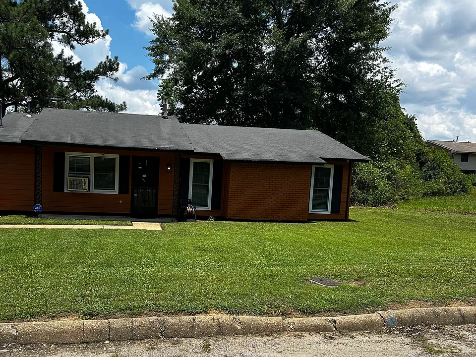 3002 Robert St