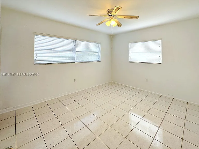 1415 Genoa St — Photo 11