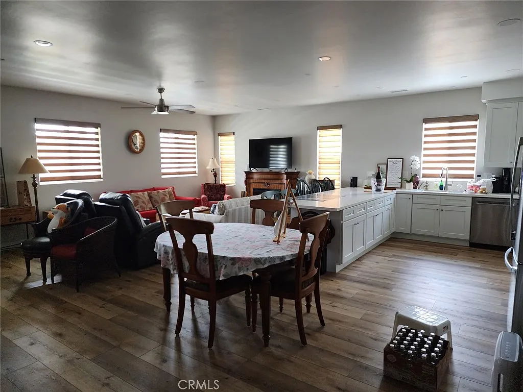 3 bed, 1700 sqft, $3,500 — Photo 2