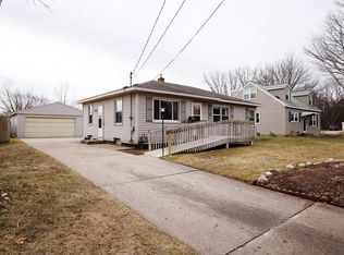 1752 Kentfield St SW, Wyoming, MI 49519