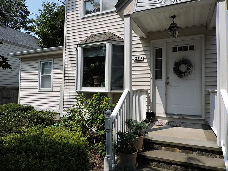 213 Holmes St #1 — Photo 2