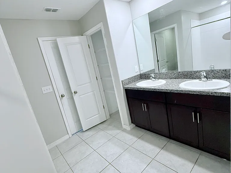 7109 Amelia Cove Ct — Photo 11