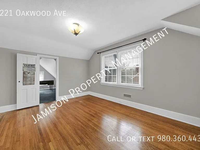 1221 Oakwood Ave — Photo 22