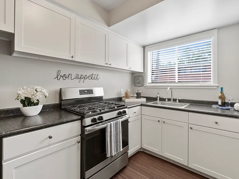 404 Rivertowne Apartment Homes — Photo 12