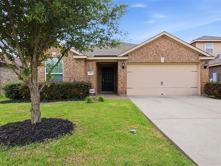 230 Silverleaf Dr — Photo 1