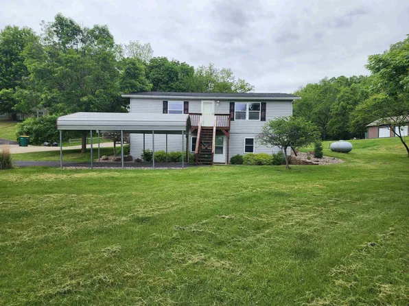 102 Ohmer Ln, Mc Gregor, IA 52157
