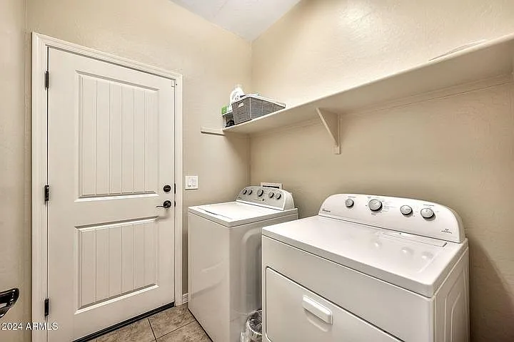 241 N Senate St — Photo 17