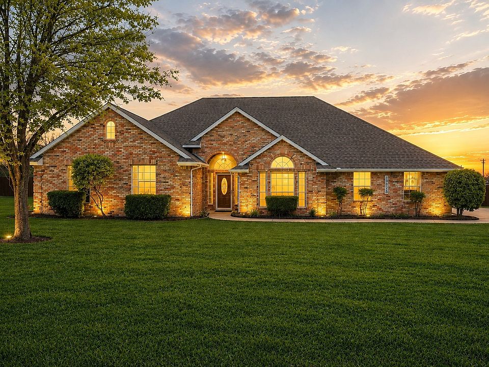 1st image of 10123 W Clover Ln