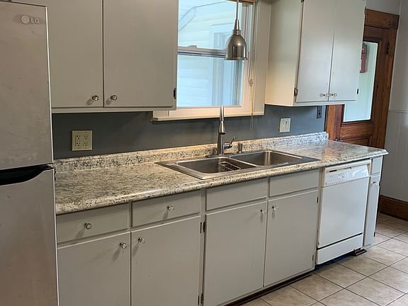 Kitchen cabinets, sink, D/W