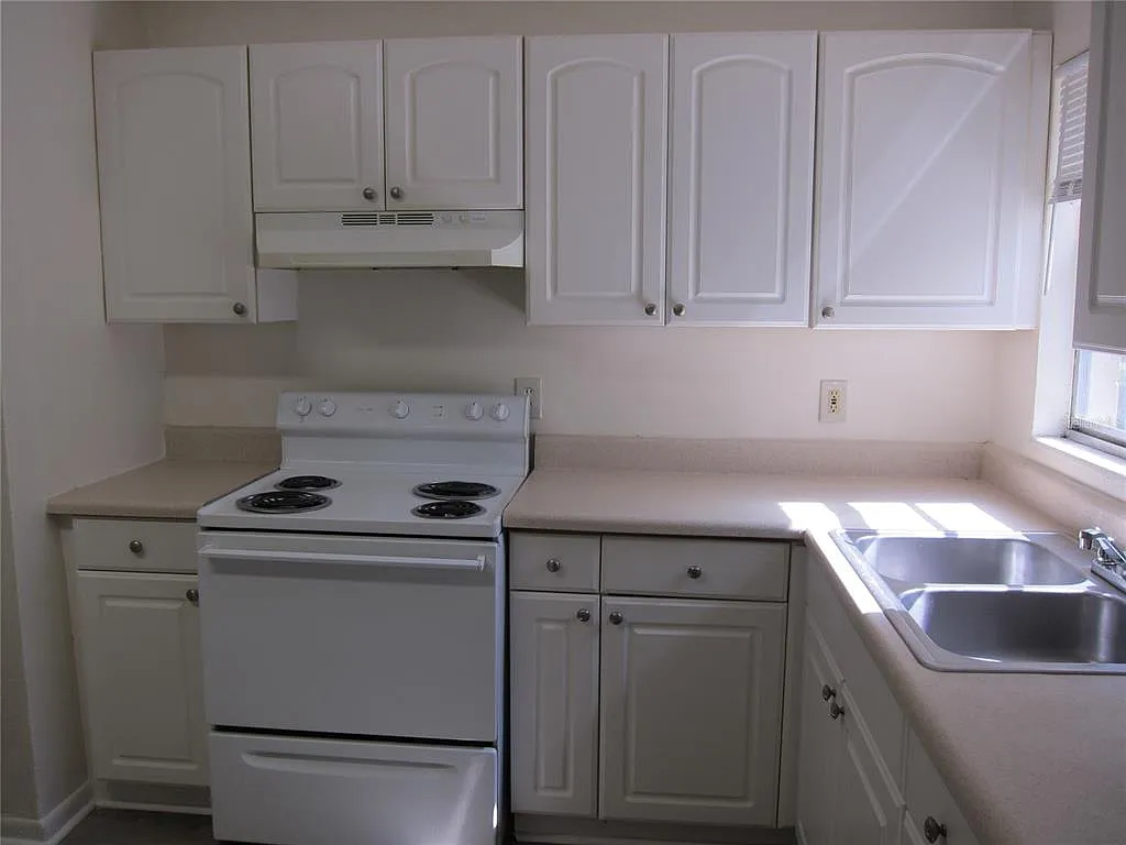 2 bed, 1.0 bath, 858 sqft, $1,055 — Photo 4