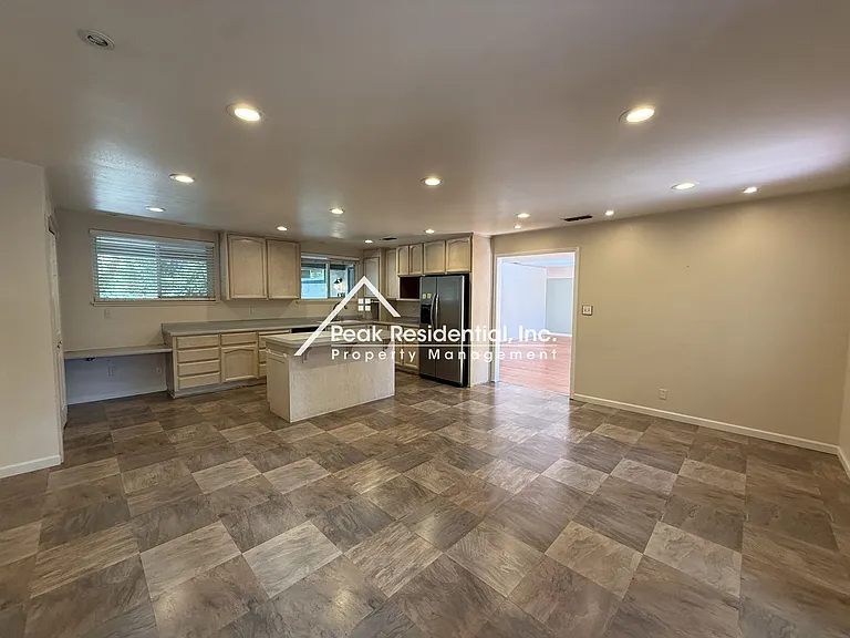 4301 Cottage Way — Photo 10