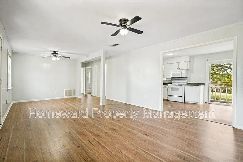 3 bed, 2.0 bath, 1325 sqft, $1,500 — Photo 4