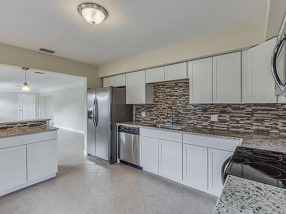 5th image of 870 Bay Vista Blvd S