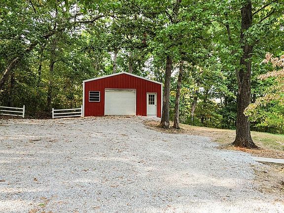 3rd image of 2839 Oberhelman Rd