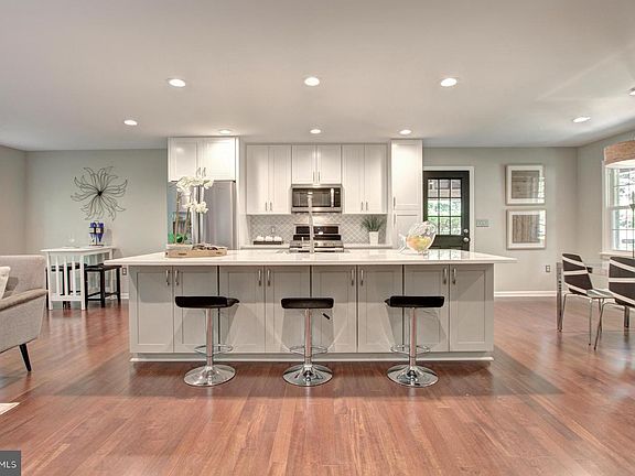 2nd image of 8801 Queen Elizabeth Blvd