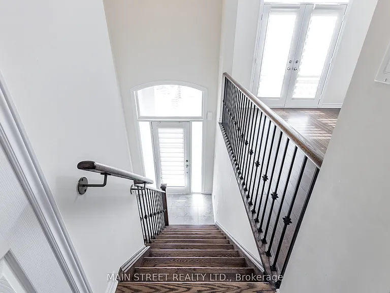114 Sandwell St — Photo 3